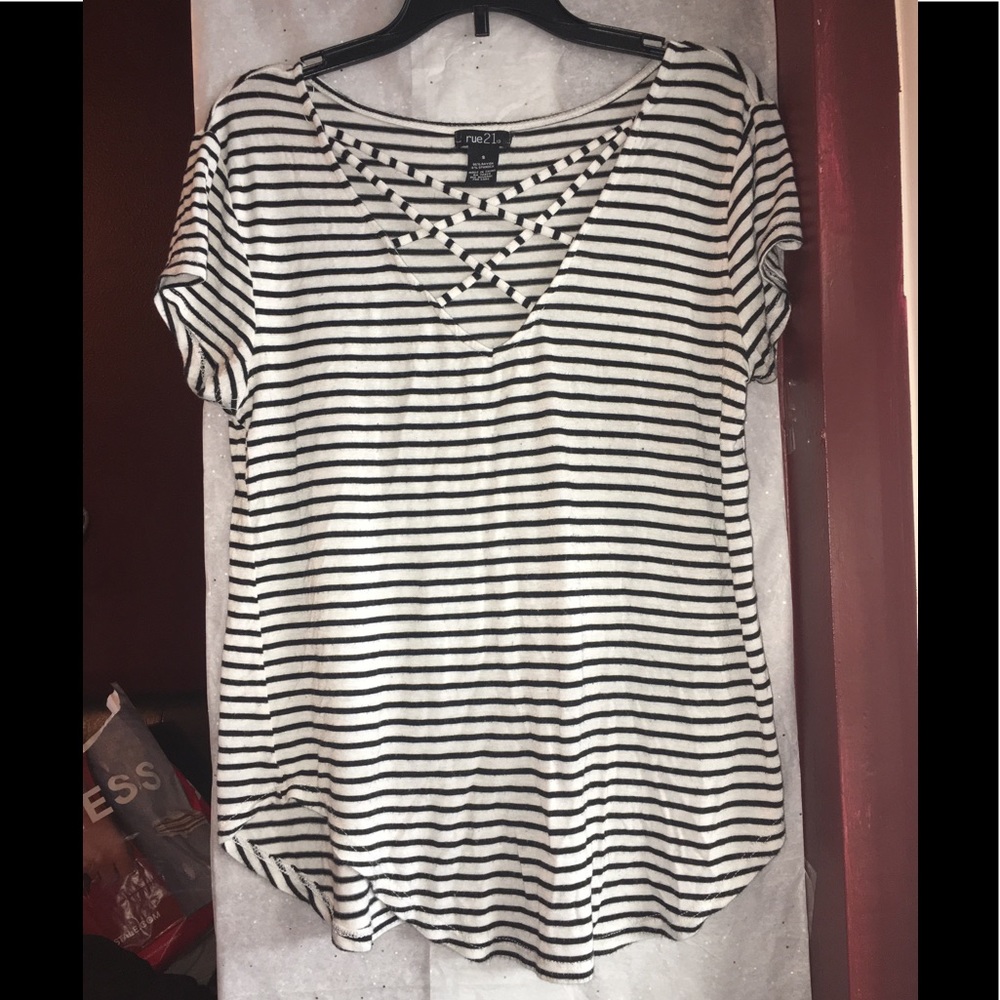 Rue 21 white and black striped loose tshirt top